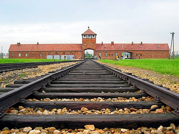 Auschwitz birkenau main track